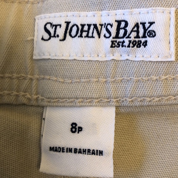 ST. JOHN’S BAY SIZE 8P KHAKI SHORTS STRETCHY COTTON/SPANDEX 8 1/2” INSEAM - #148 - Picture 3 of 7